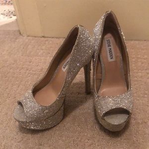 DANGEROUS CRYSTAL Steve Madden Pumps